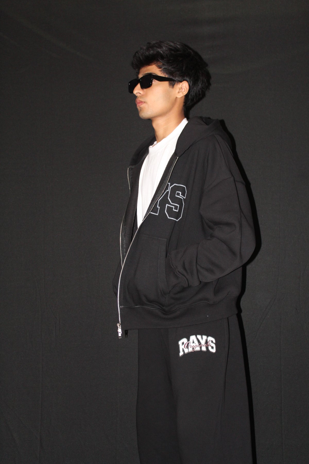 BLACK BOXY ZIPPER-01