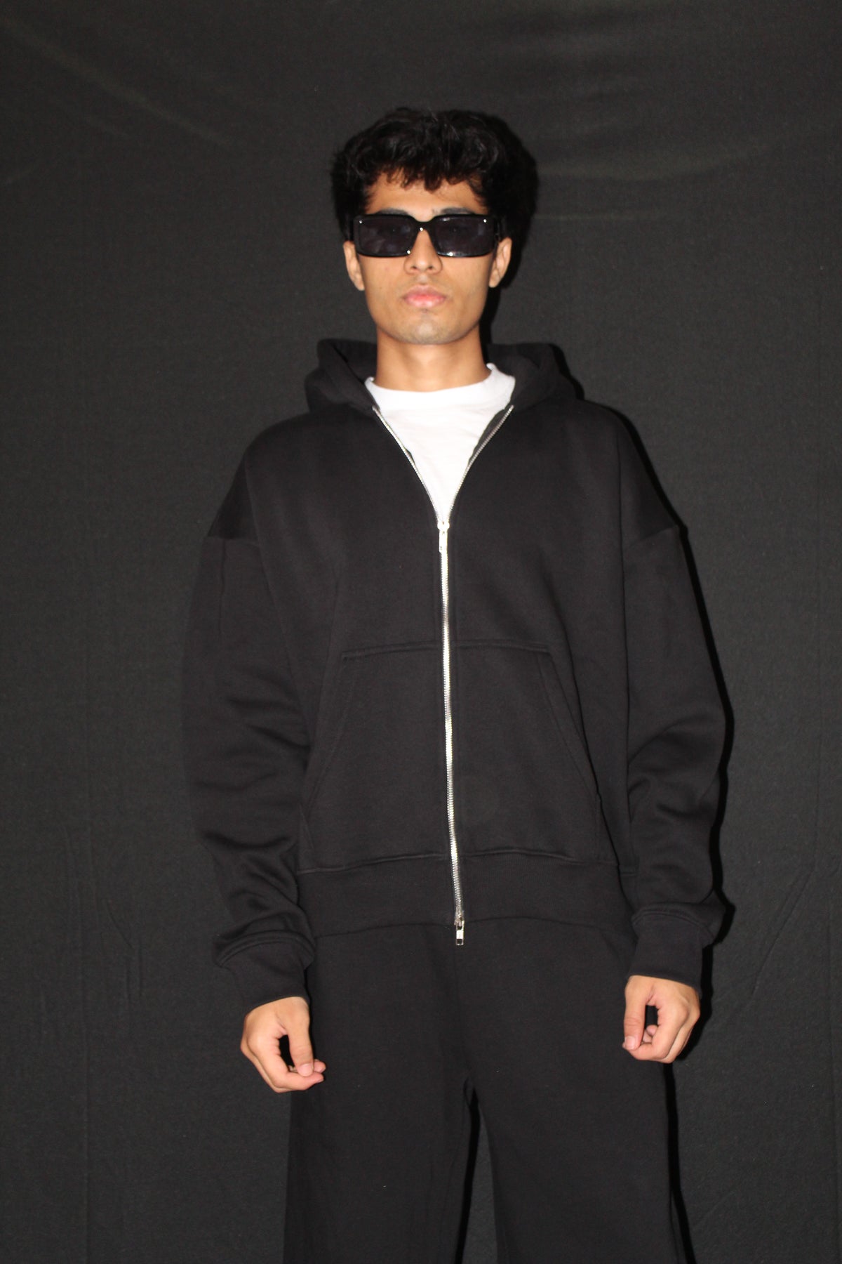 BLACK BOXY ZIPPER-02