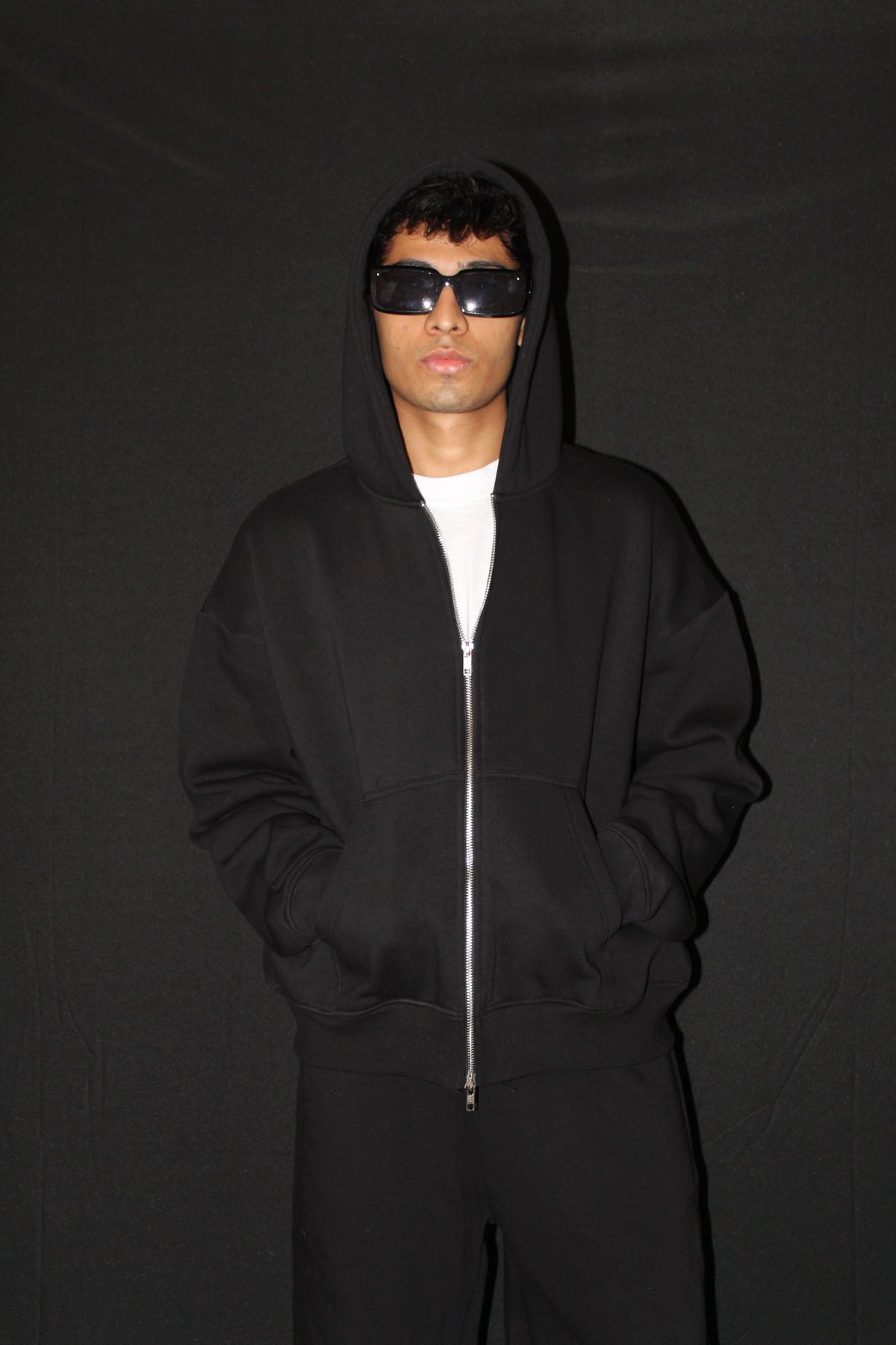BLACK BOXY ZIPPER-02