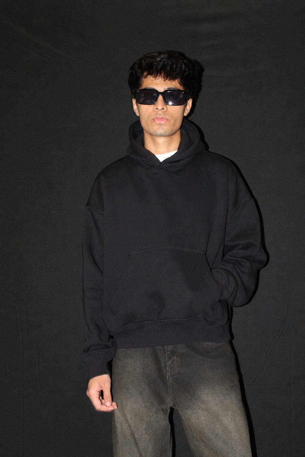 BLACK BOXY HOODIE-02