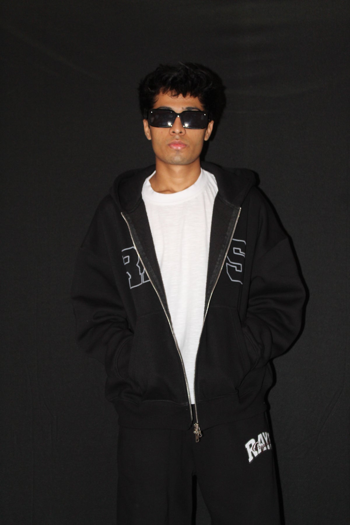 BLACK BOXY ZIPPER-01