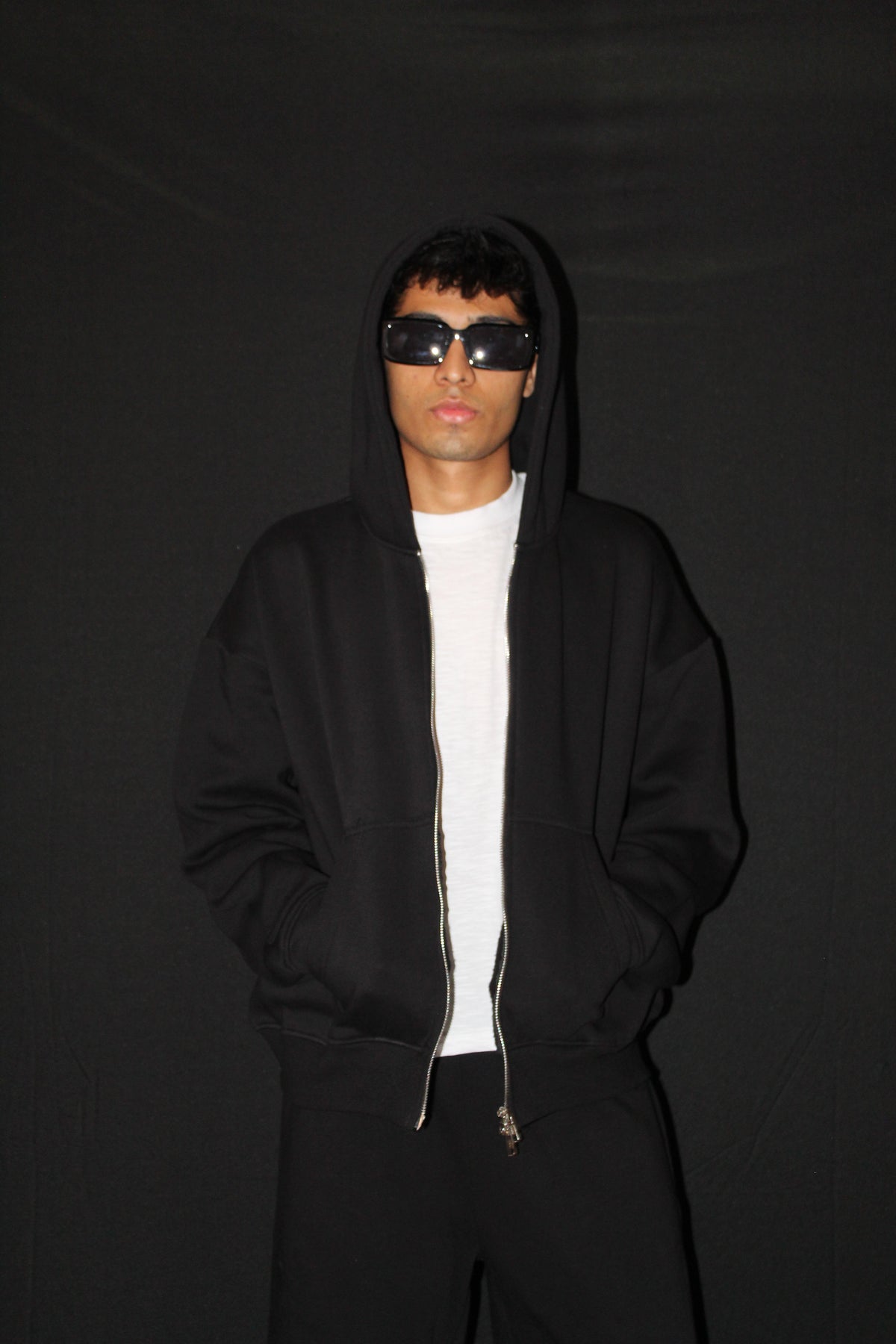 BLACK BOXY ZIPPER-02