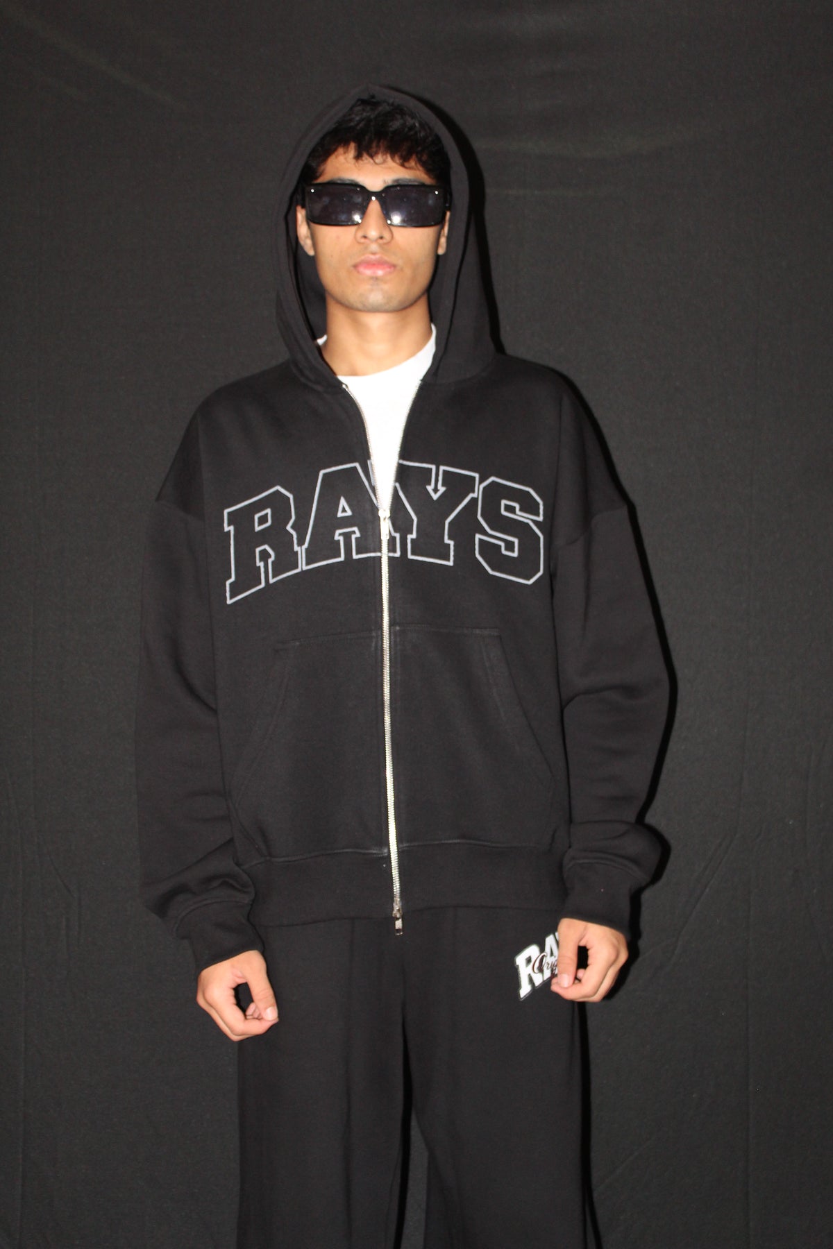 BLACK BOXY ZIPPER-01