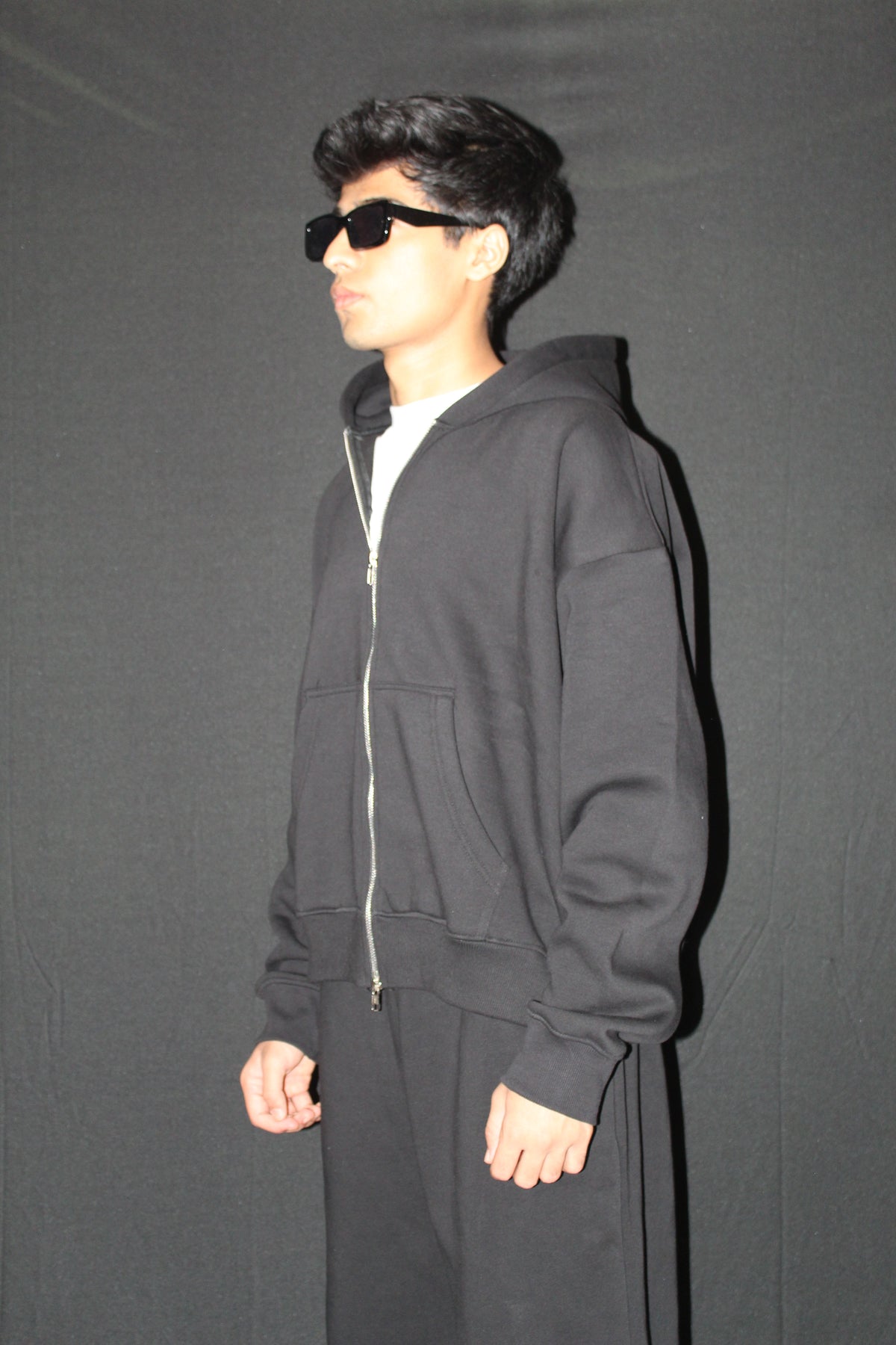 BLACK BOXY ZIPPER-02