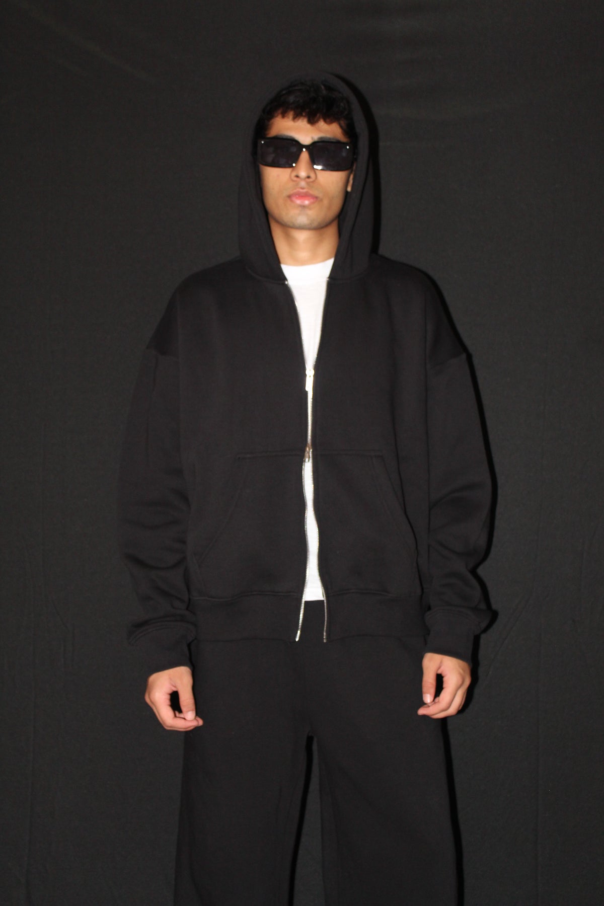 BLACK BOXY ZIPPER-02